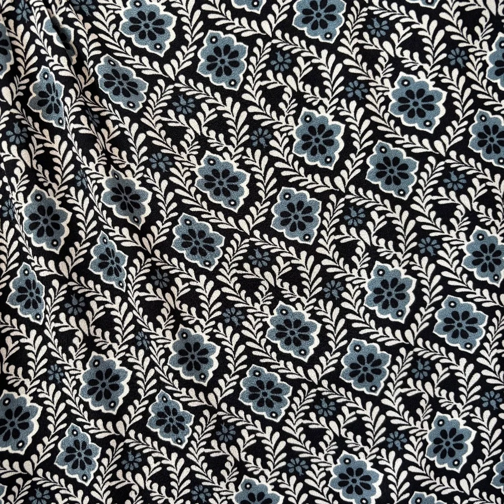 LOFT mixed media sleeveless shell, SP - Picture 2 of 5